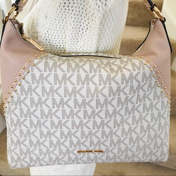 Michael Kors Handbags - Michael Kors Vanilla ballet medium shoulder bag